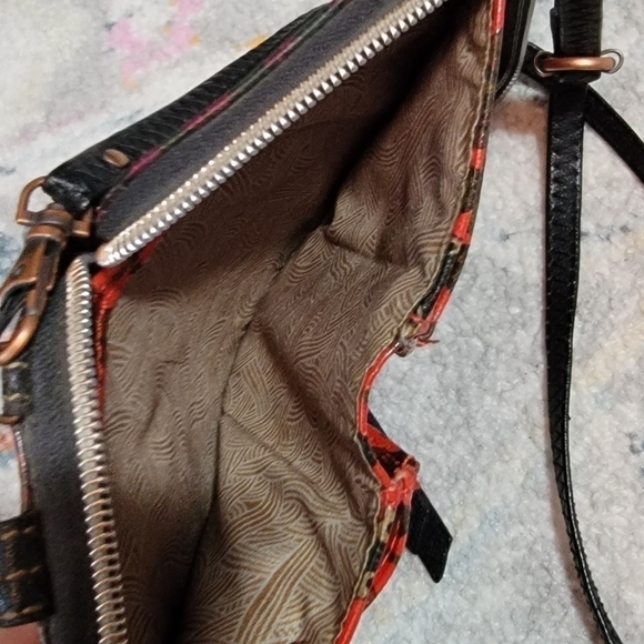 sakroots Crossbody Phone Wallet - Picture 3 of 4